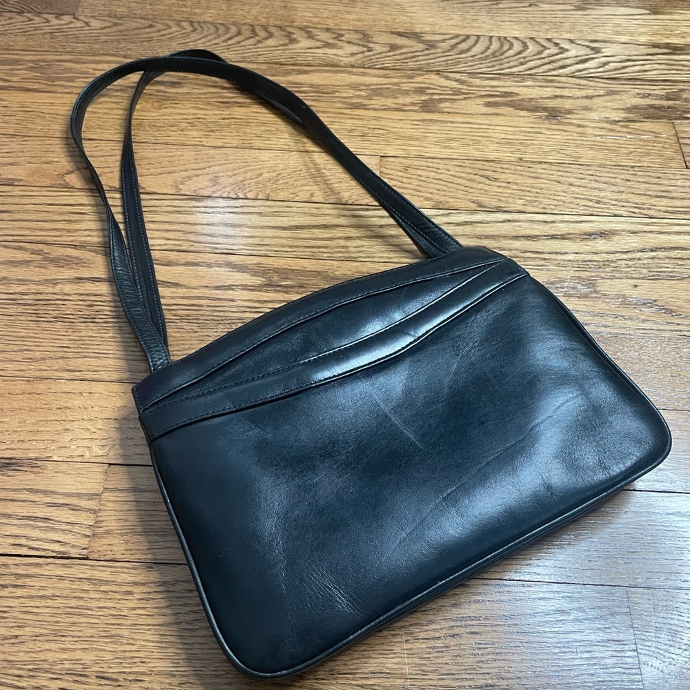 Elegant Vintage Black Leather Shoulder Bag